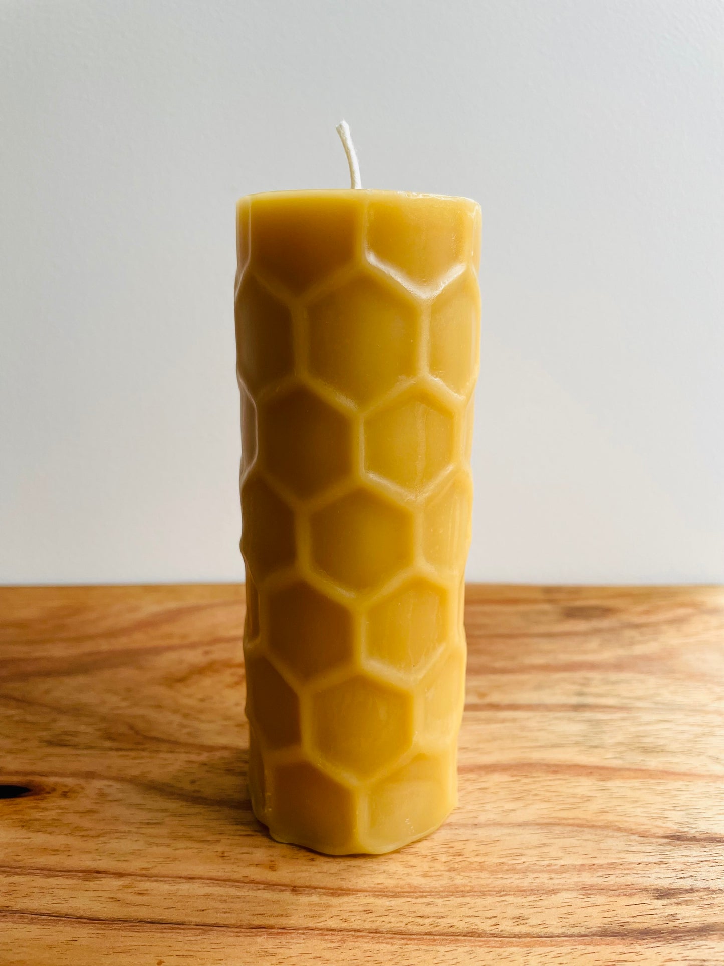 Honeycomb Cylinder 100% Pure Beeswax Candle 325g